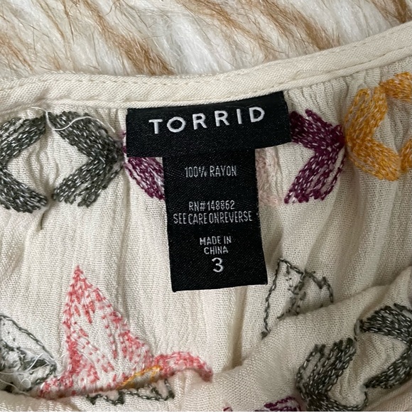 Torrid 3X floral embroidered off shoulder top - Picture 5 of 6